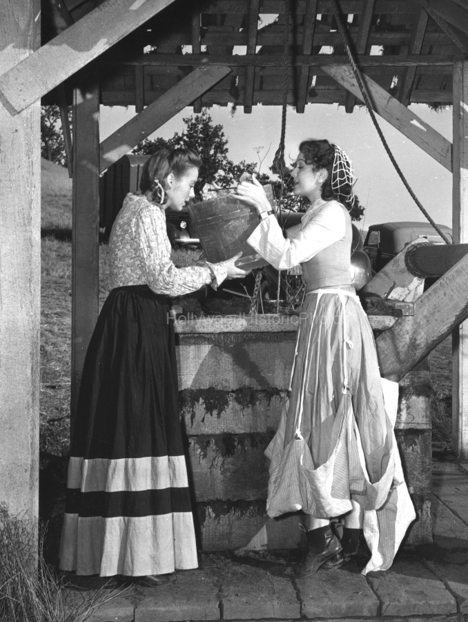 1939 5 With Evelyn Keyes wm.jpg